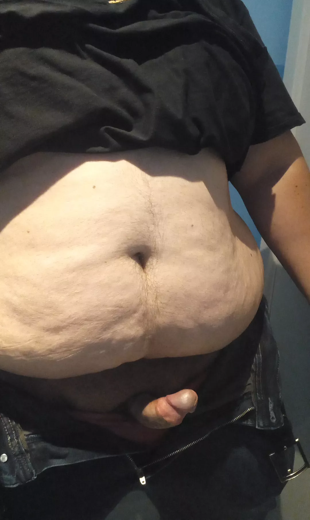 Love to take nudes in my job bathroom. Do you like what you see?