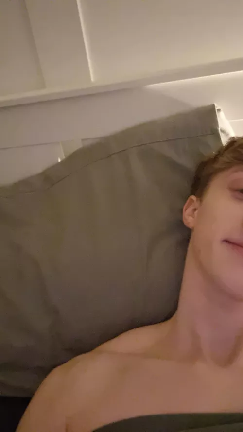 M 22 UK Straight guy here bored af looking for a bottom around my age I can be friends with and chill hmu - chldck86