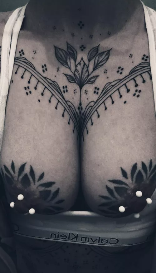 Magic Cross nipple piercings got my nips feeling so sensitive 🤤🥵