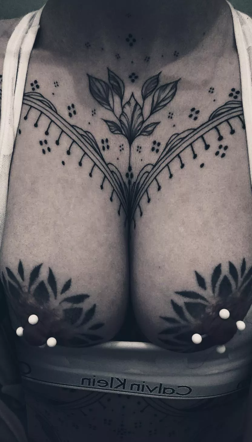 Magic Cross nipple piercings got my nips feeling so sensitive 🤤🥵