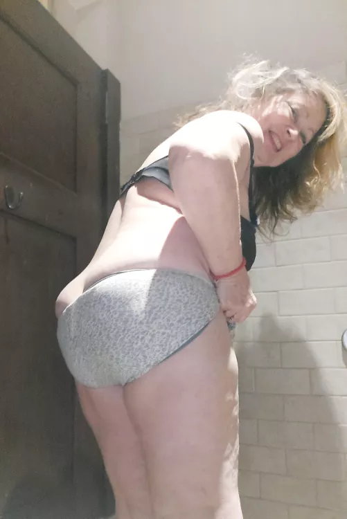 My butt looks cute in my panties today