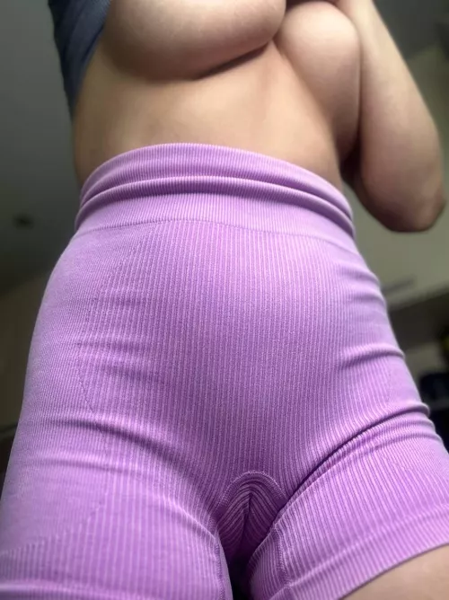 my coach always asks me to wear these trousers to training, I suspect that he is delighted with my camel's foot on my pussy