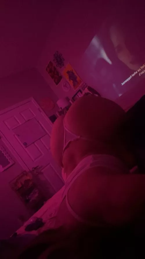 Netflix and ass snack on?