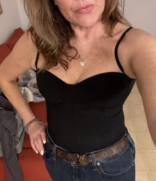 Out with my college girls tonight…they asked if daddy knows younger guys hit on me…he does.