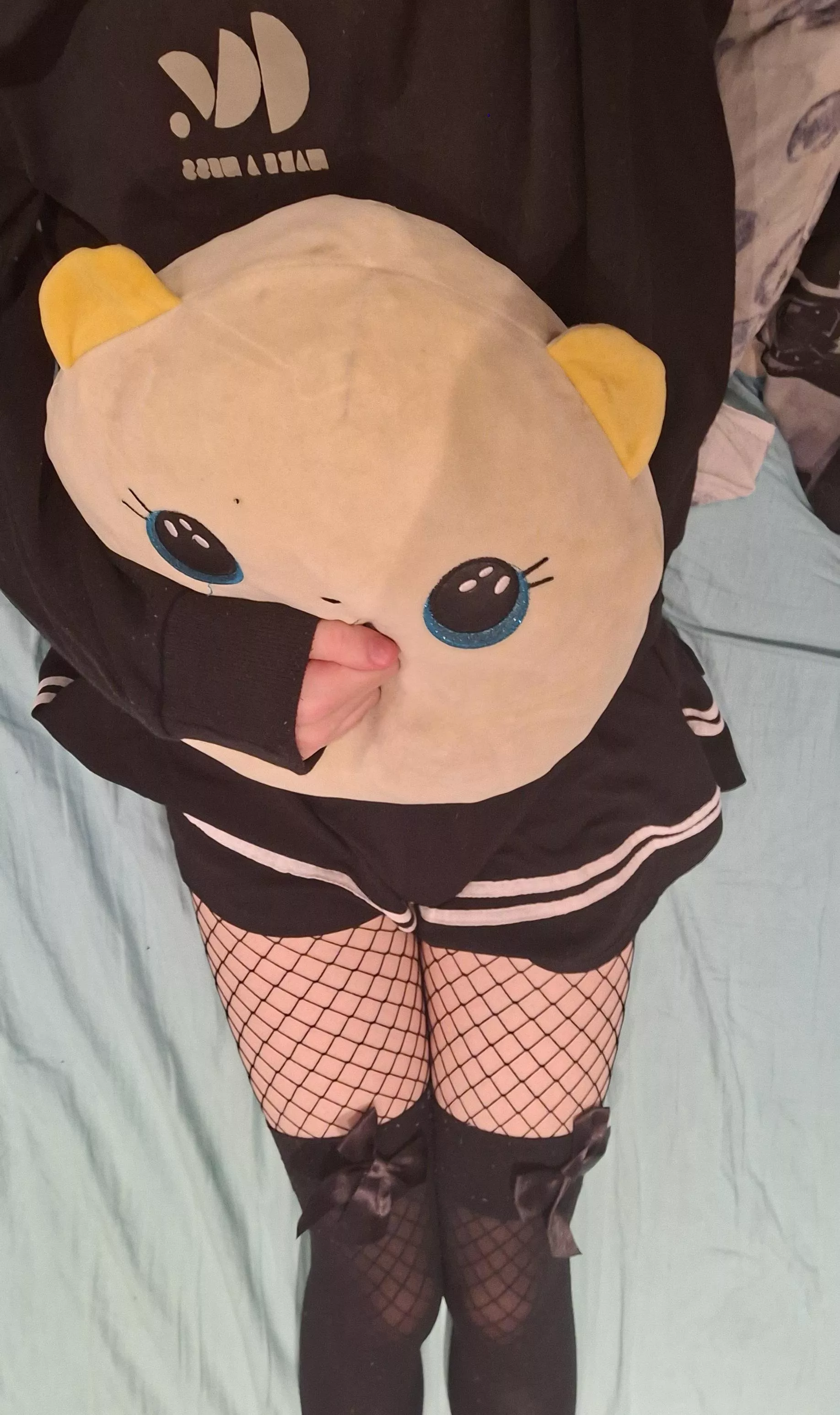 Peak cuddling outfit :3