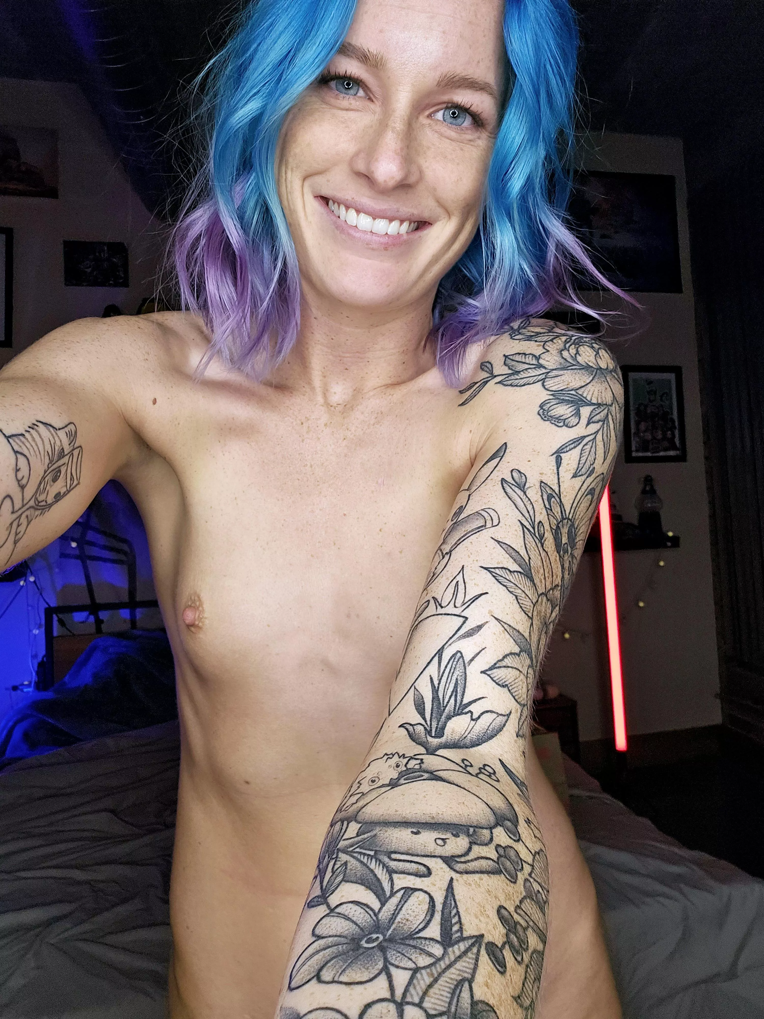 Small Tiddies + Neon Hair