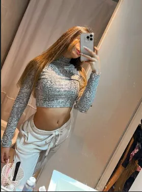 Some say that I look nicely in this top