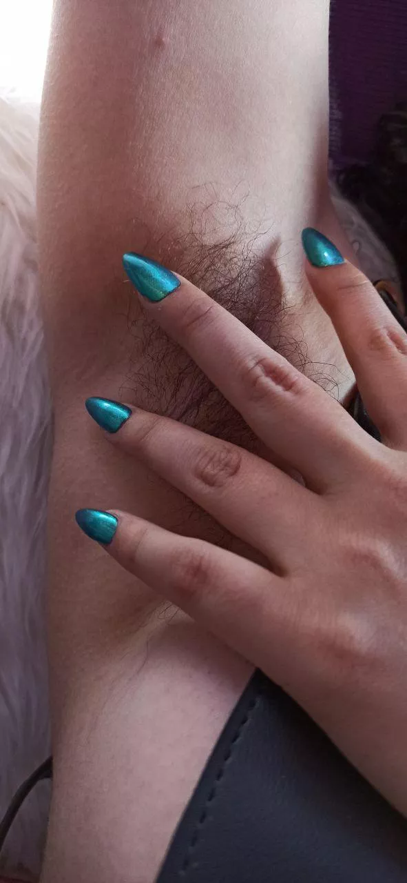 Stroking my armpit with my nails