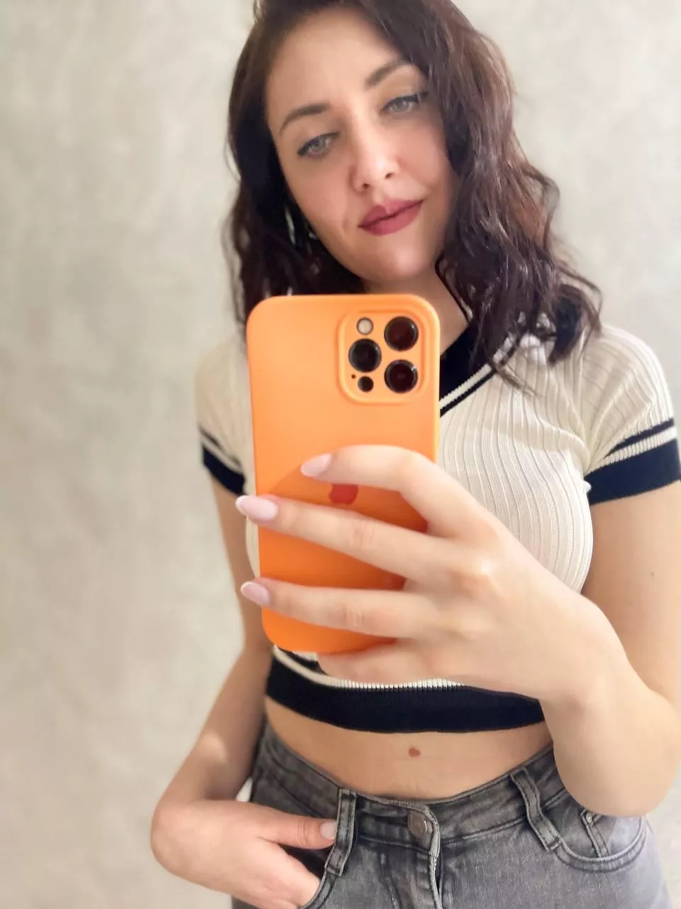 This look isn't as interesting as naked girls? 😅