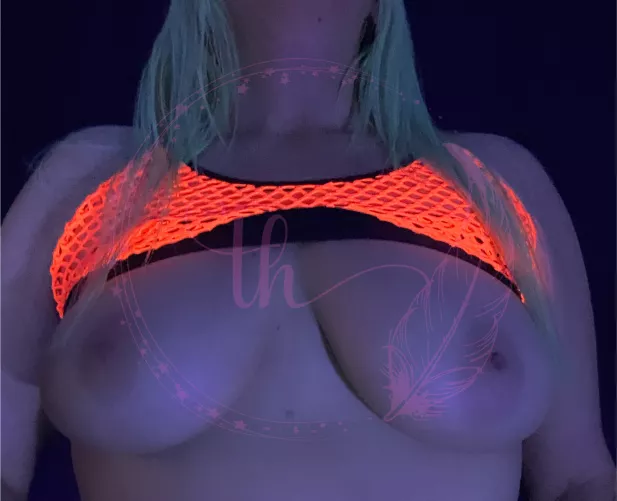 Titties need some hot cream...