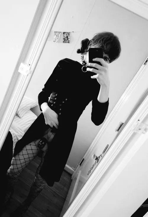 Tried a little goth look 🦇🖤