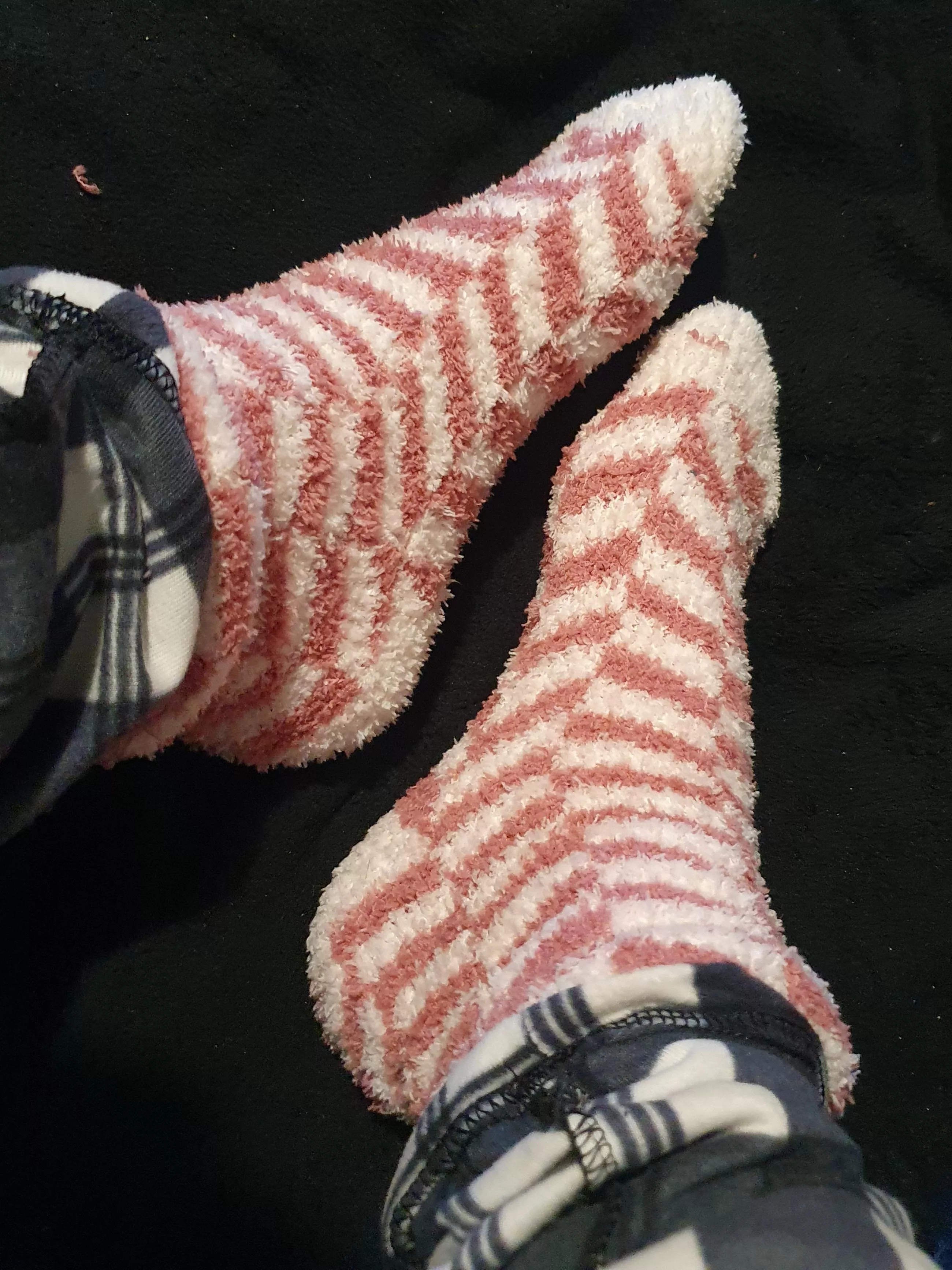 Wanna see what's under them?! ❤❤