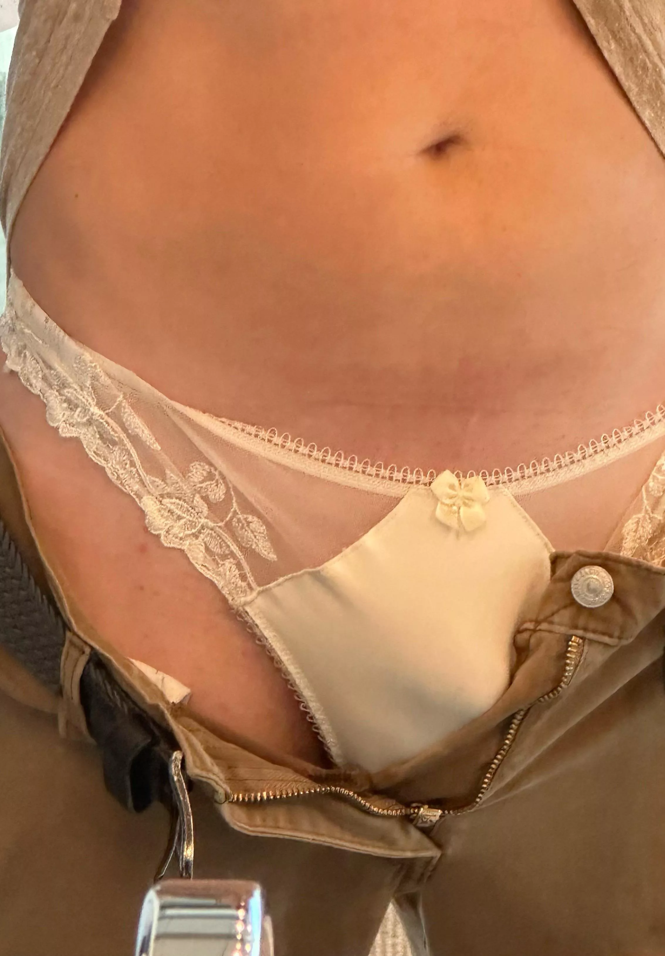 Wife’s out of town. Who wants to play? Dm me.