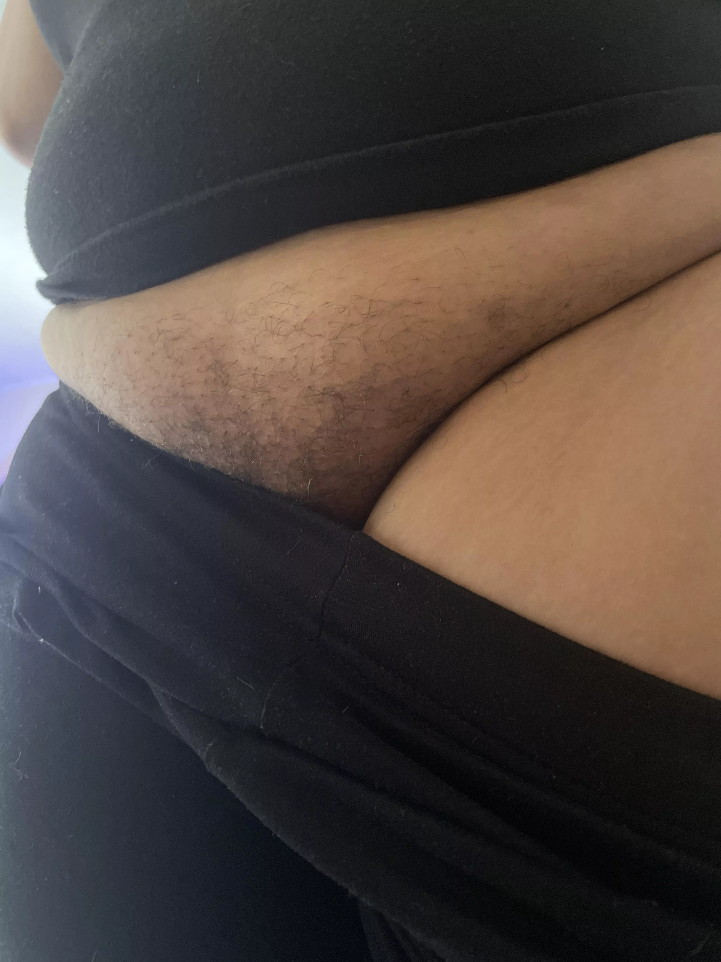 Wondering if I should shave tonight or not 😏