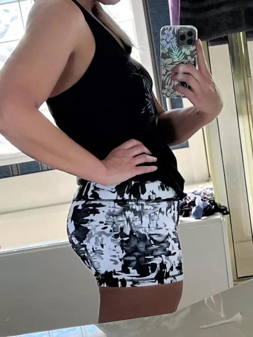 Working on the booty gains [f]