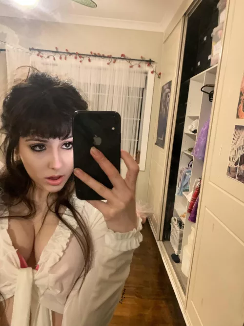 would u hit on me at a party x