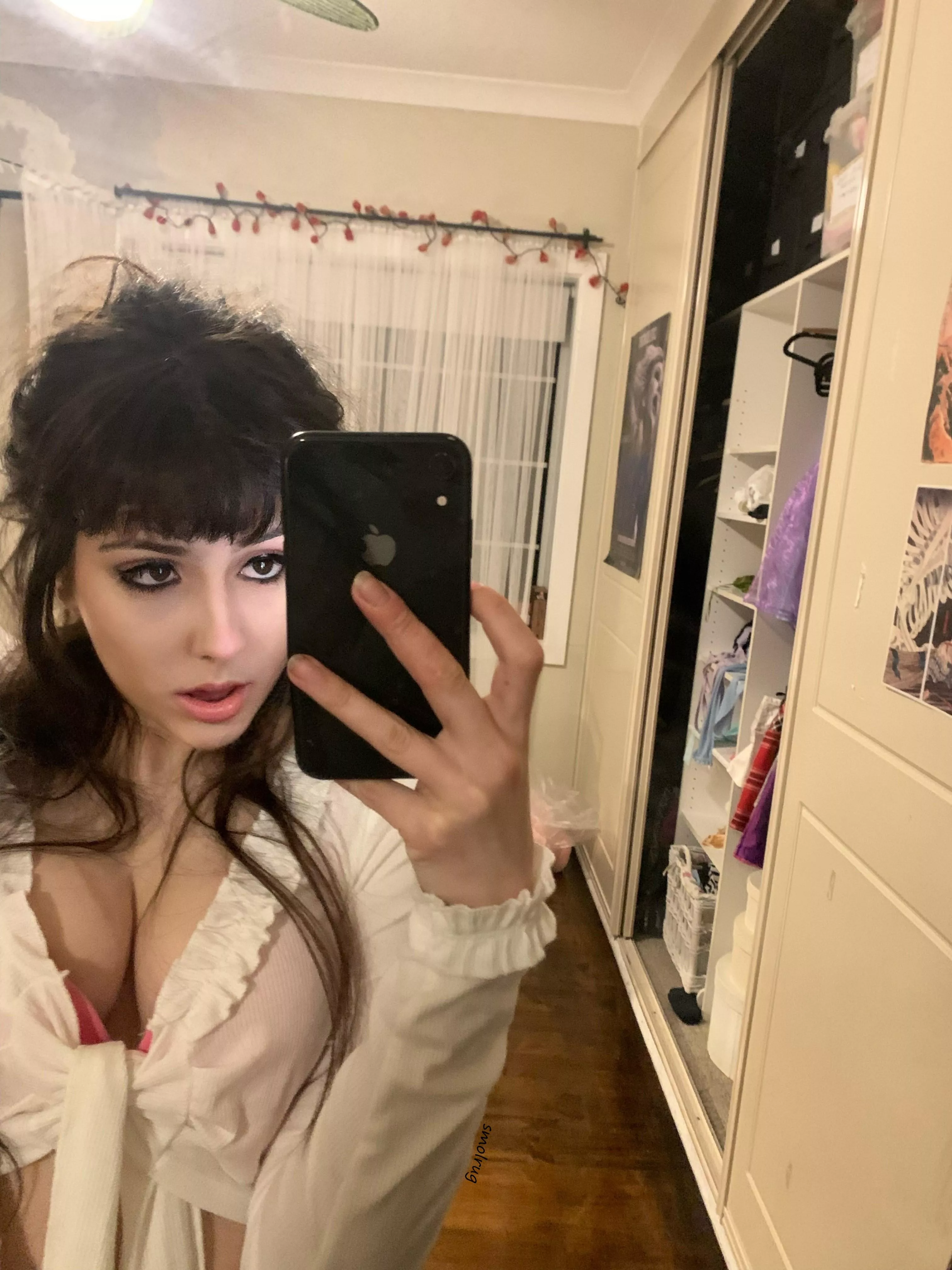 would u hit on me at a party x