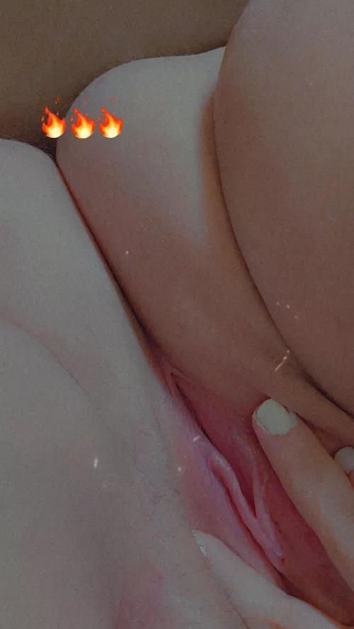 You think my pussy is pretty?