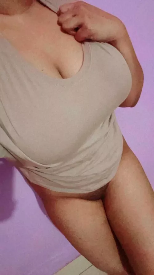 Your dirty slut posting after a long time, how you doing horny pops? 💋 [f]