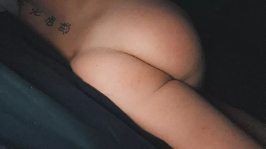 19 bottom UK. dm me and be interesting pls👀