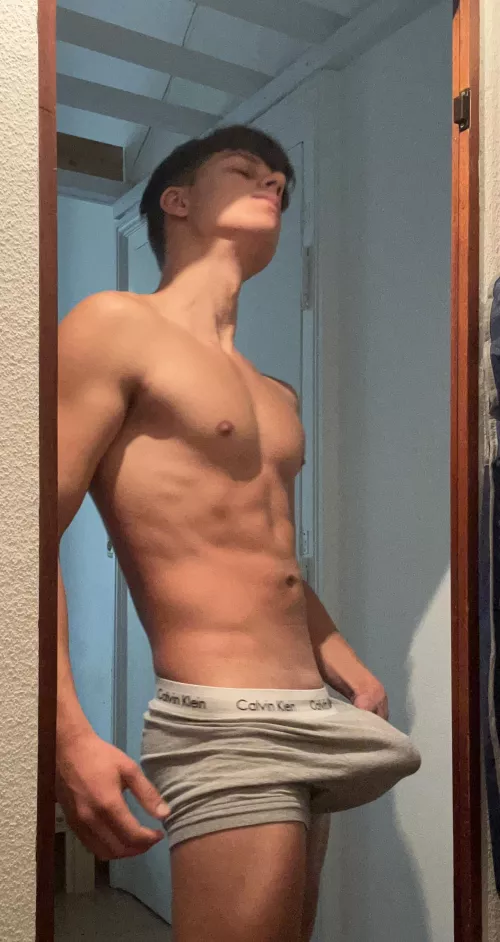(19)Do you like my bulge?🤔