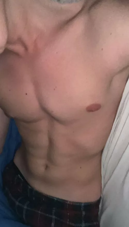 24 Anyone wants to shower with me after our workout? I am straight though