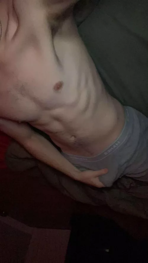 24 Looking for my age or younger to compare and see who’s bigger. Show face and be cocky snap: ryanyork70