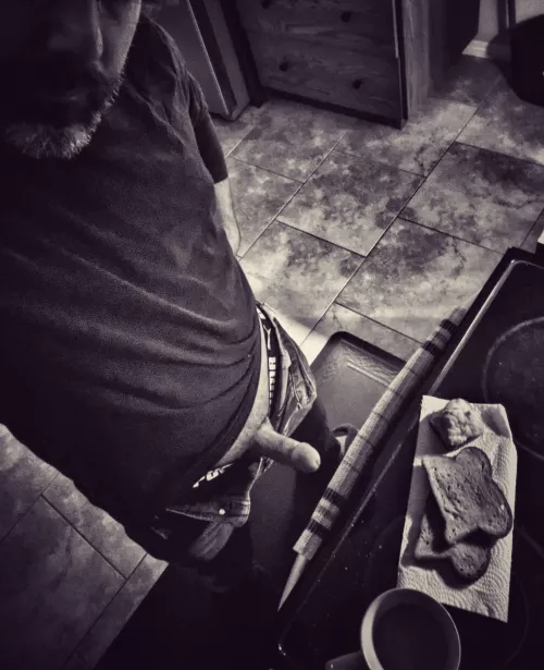 A little bit of grub, and a brew to get the day going.