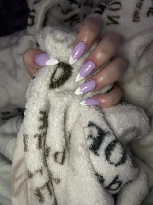 A week until Valentine’s Day means heart nail art