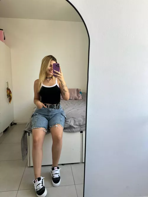 am i the perfect size for you to manhandle 🙈🙈