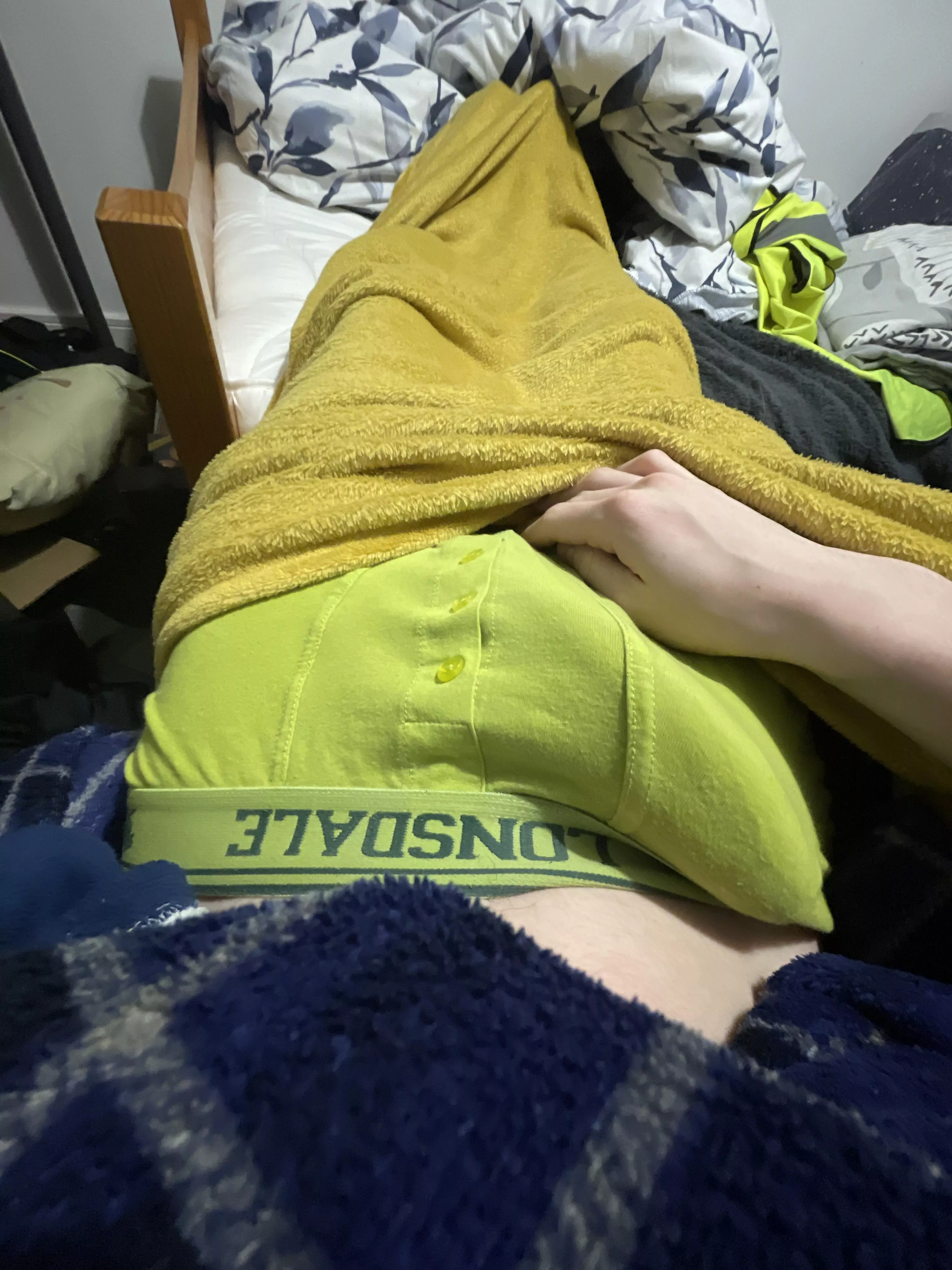 Any ladies wanna help me cum before I go to sleep? 21m straight