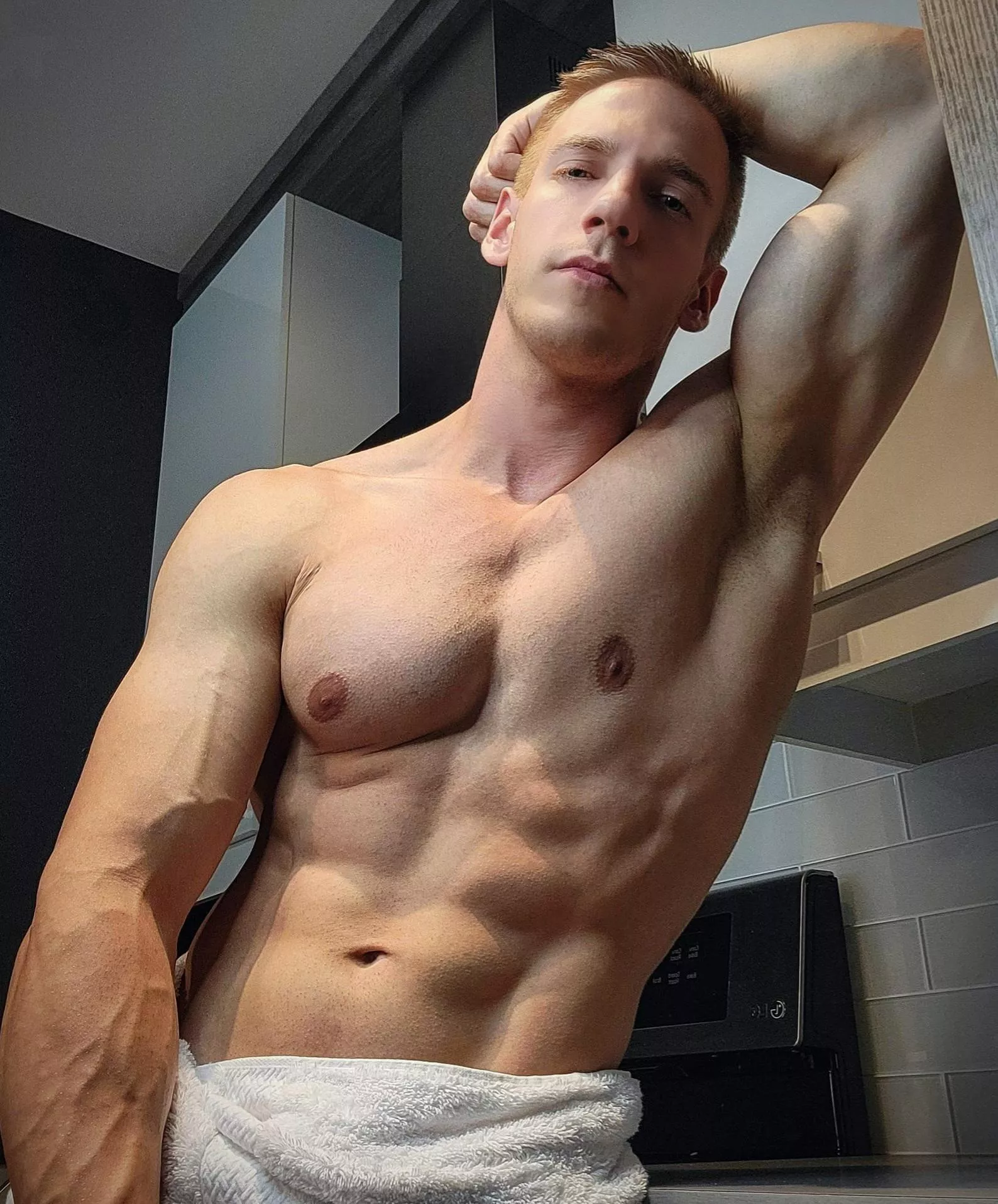 Armpit or lips first 💋👅?