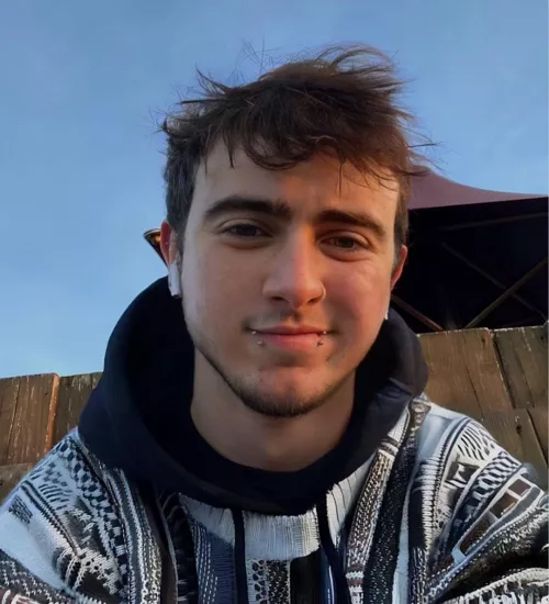 Chilling in coffee shops by the beach 🌊 How’s it going today?