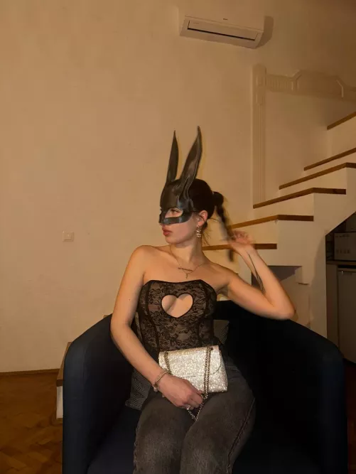 Classy bunny be like !