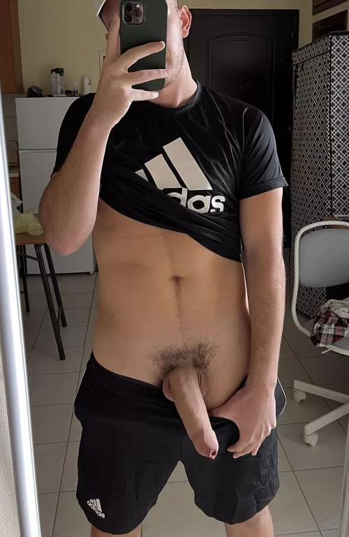 Do you like short tops? I’m 24 and I’m only 5’7” tall.