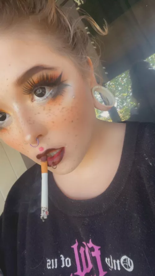 Does the thought of me exhaling my smoke on your cock while i suck make you hard 😏🫣