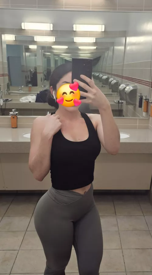 (F) Leg day for me 💪 what about you?