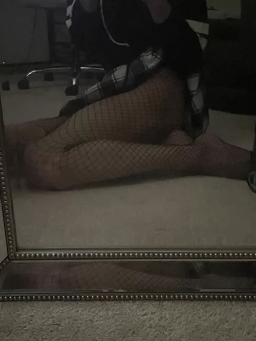 fishnets are the best >.<