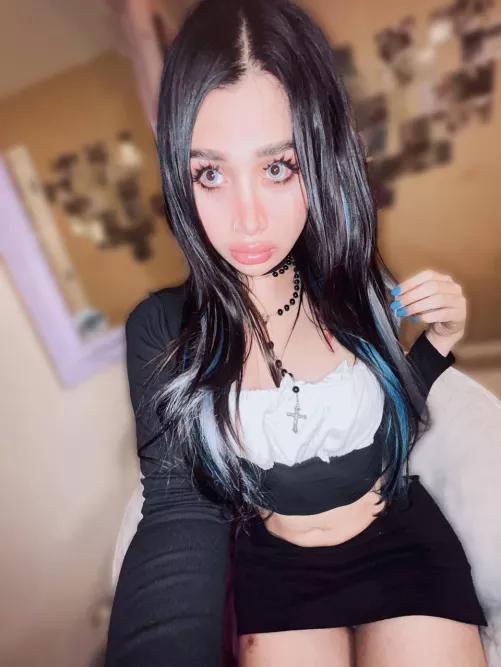 Guess how big my girl cock is and I'll send you my dick pics 🍆