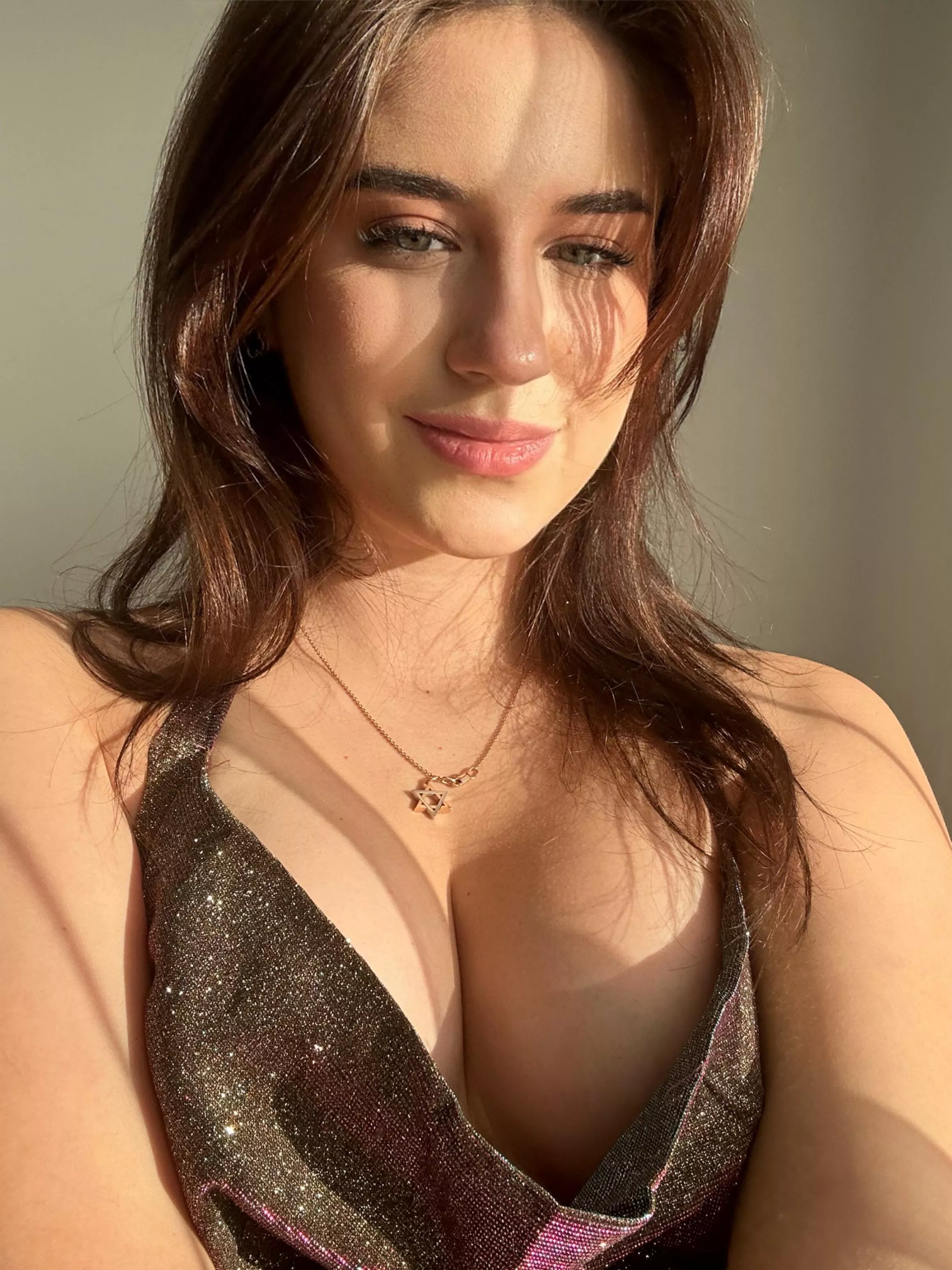 I love warm weather to go bra-less and show off my nipples