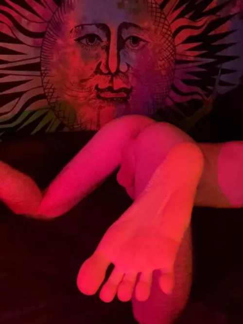 is it feet first or ass first? 😏