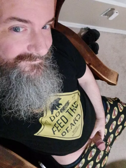 Lil bit cold here tonight so I'm more dressed than usual. But is Woody out and about, hard as usual? Of course dat rascal is, hehe. And yeah, I love feeding bears and cubs. Dad's gotta keep y'all healthy 😂🔥