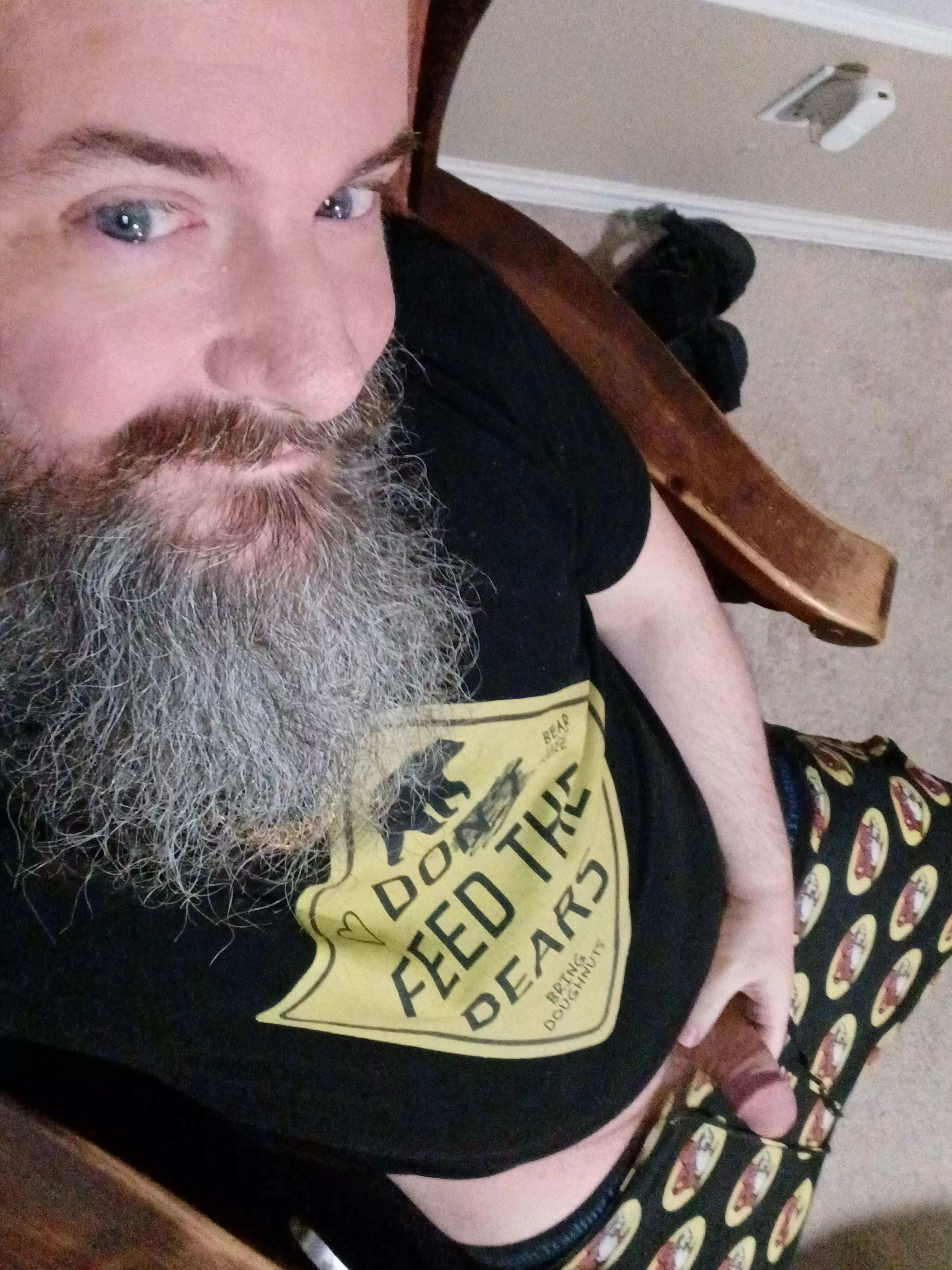 Lil bit cold here tonight so I'm more dressed than usual. But is Woody out and about, hard as usual? Of course dat rascal is, hehe. And yeah, I love feeding bears and cubs. Dad's gotta keep y'all healthy 😂🔥