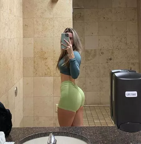 Looking for someone to share my NSFW leggings content with. Are you in?