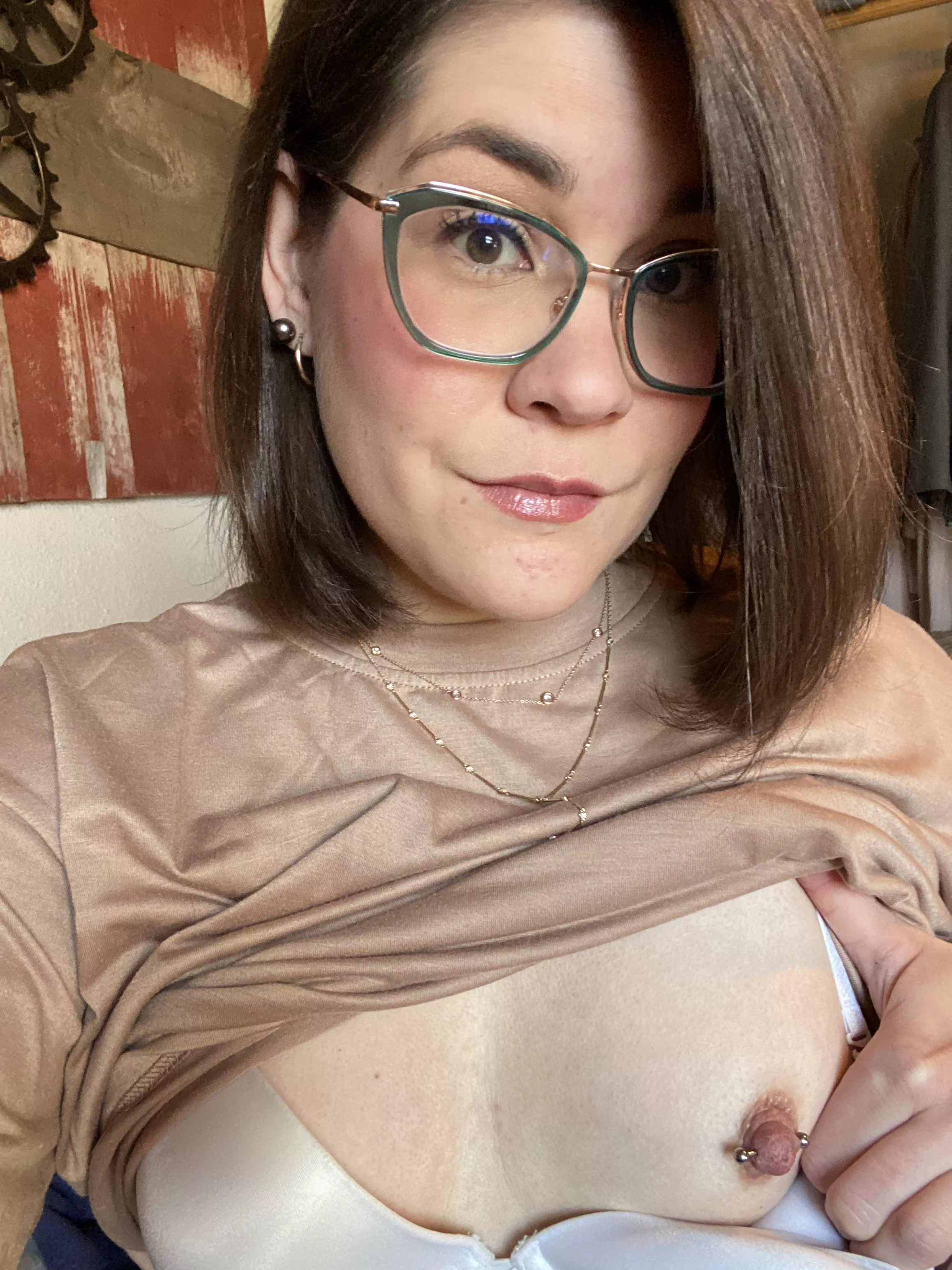 New top. I think I might be wearing it wrong. 🤔