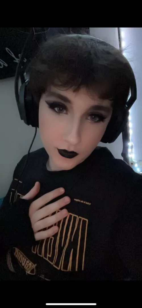 Ngl, loving my new makeup🖤