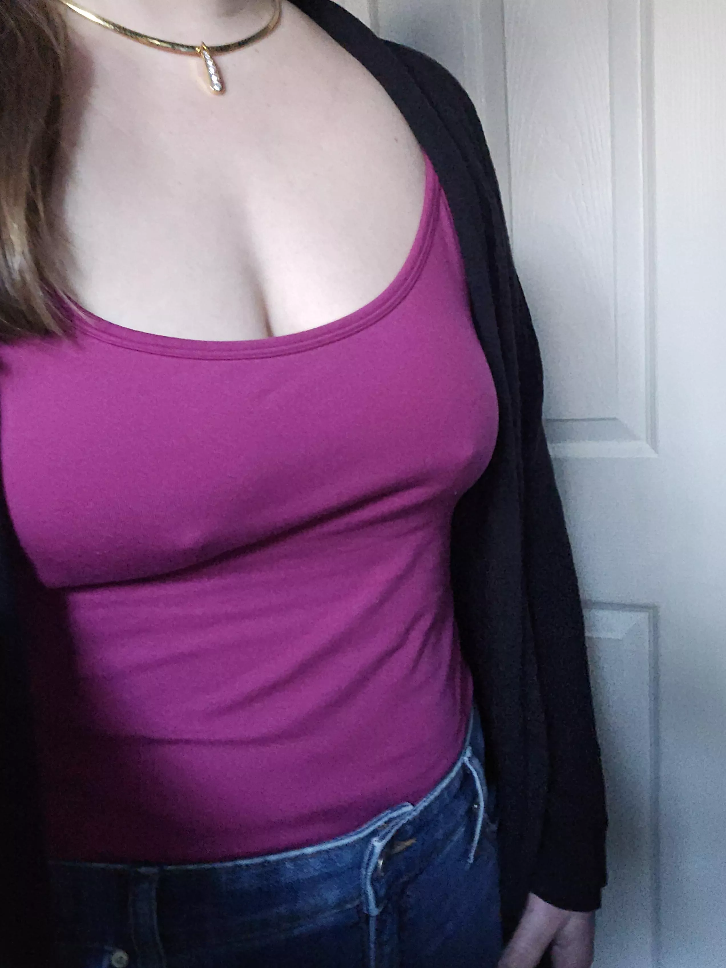 No bra necessary for this milf