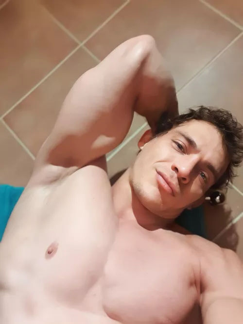 Not hairy at all, but my pits smell sweet AF...like a wiff?