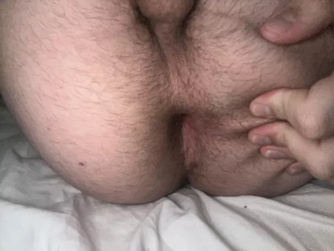 Run your fingers throughout my hairy hole😋