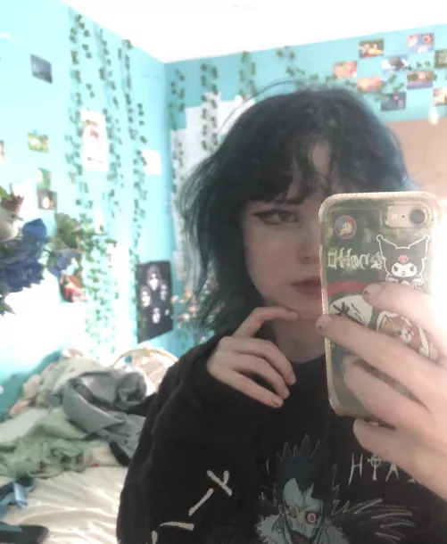 Trying wearing my hair down again :3